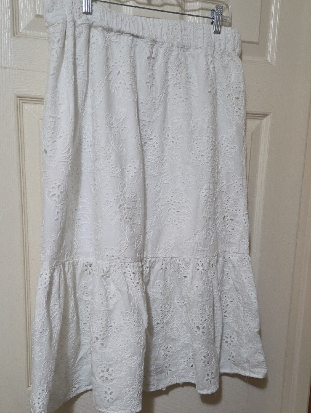 sofia by sofia vergara White Eyelet Tiered Maxi Skirt - Picture 3 of 3